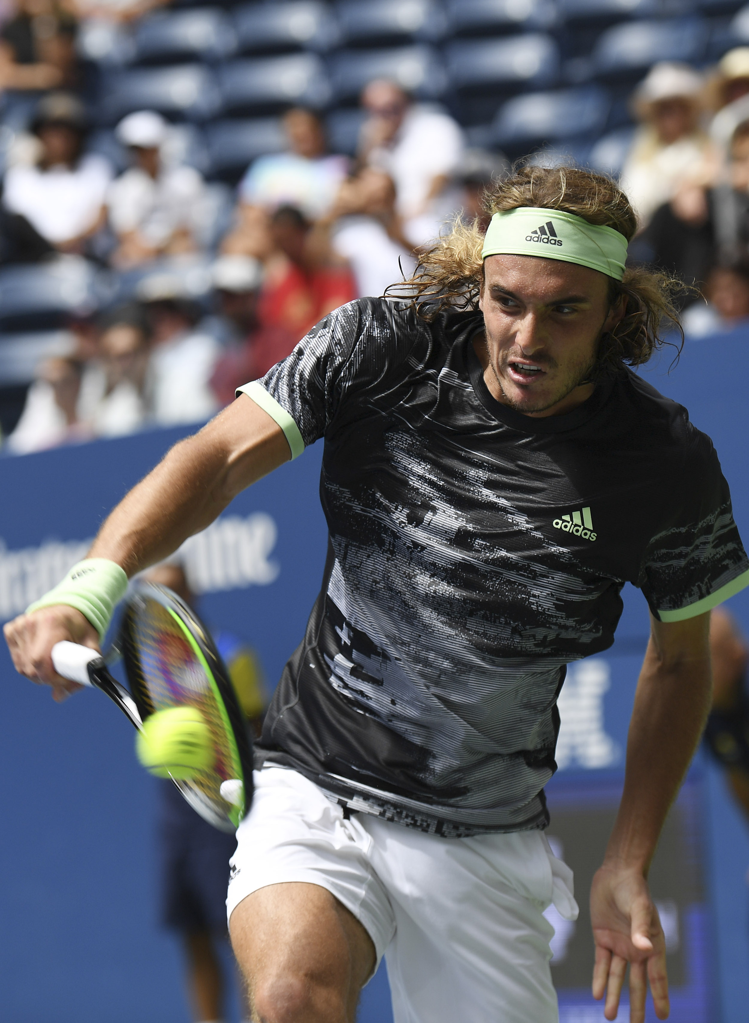 美网轻取澳网，西西帕斯点燃赛场